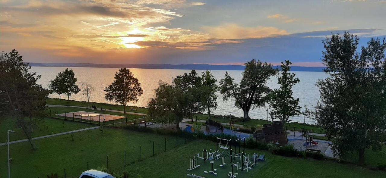 Csanad Apartman Apartment Сиофок Екстериор снимка